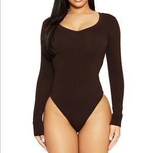 Naked Wardrobe THE NW V-ERY BODYCON BODYSUIT Dark Chocolate